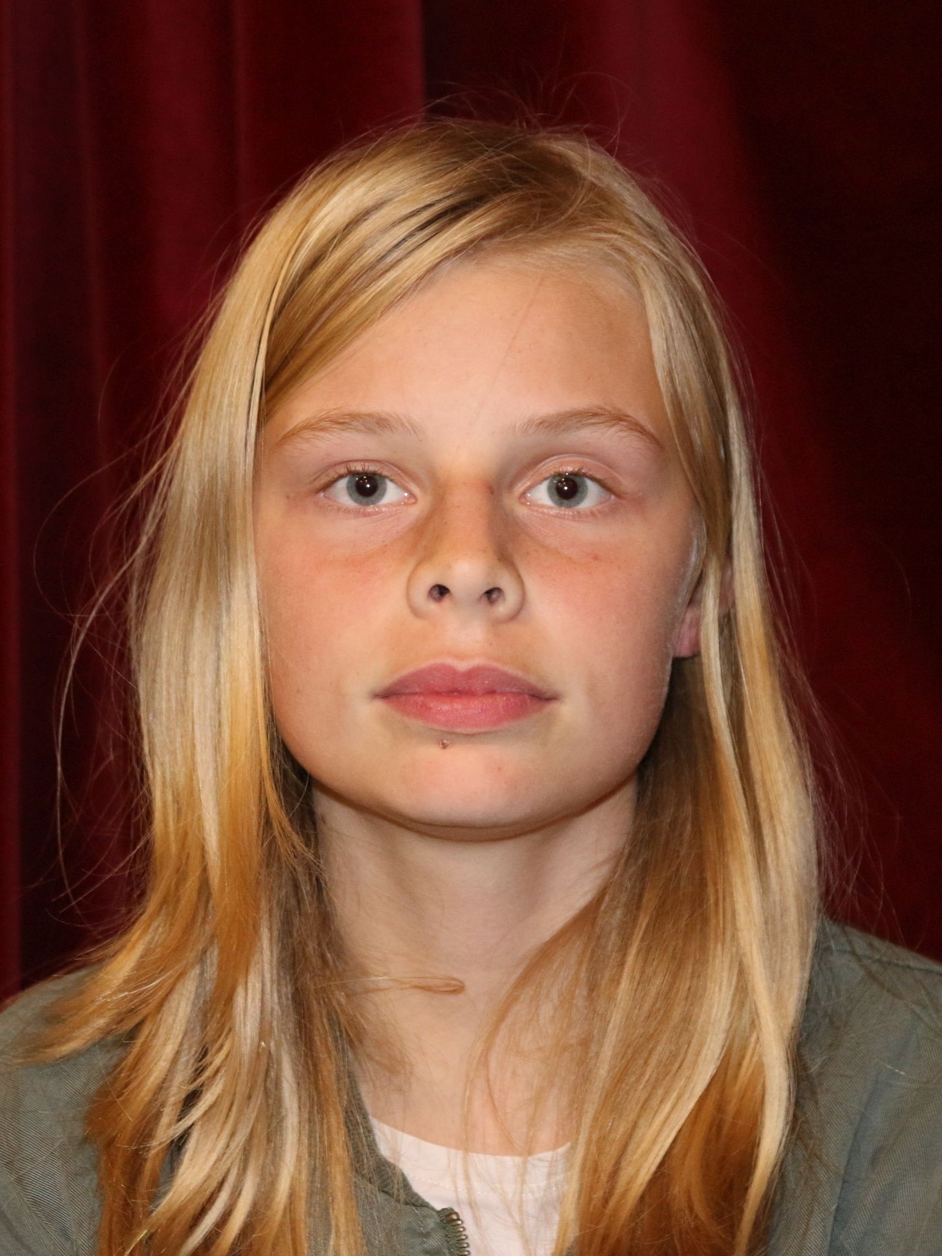 Pasfoto Annelou Duineveld