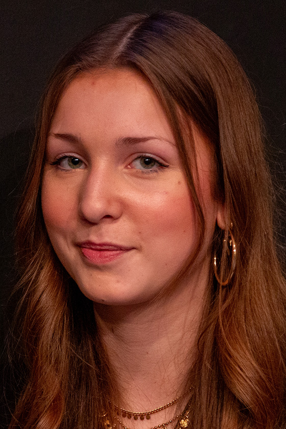 Pasfoto Lea Woudenberg